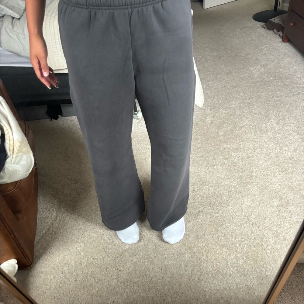 Edikted low rise pink bow wide leg sweatpants SIZE: M